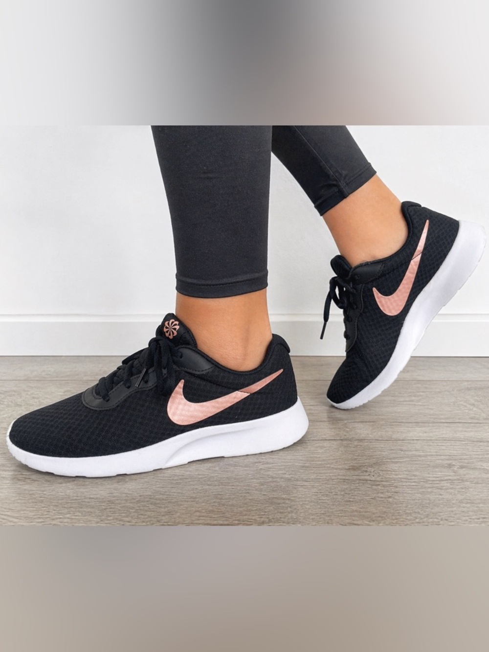 Nike Tanjun Black Rose Gold Swoosh Sneakers Women’s Size 9 Lightweight